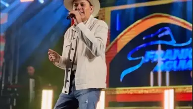 Frank Aguiar durante apresentação