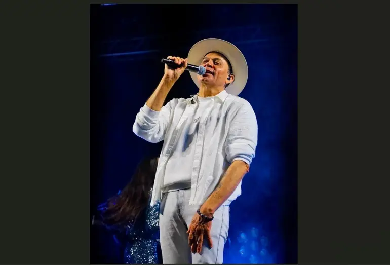 Frank Aguiar levantou o público com um show repleto de sucessos e muita animação