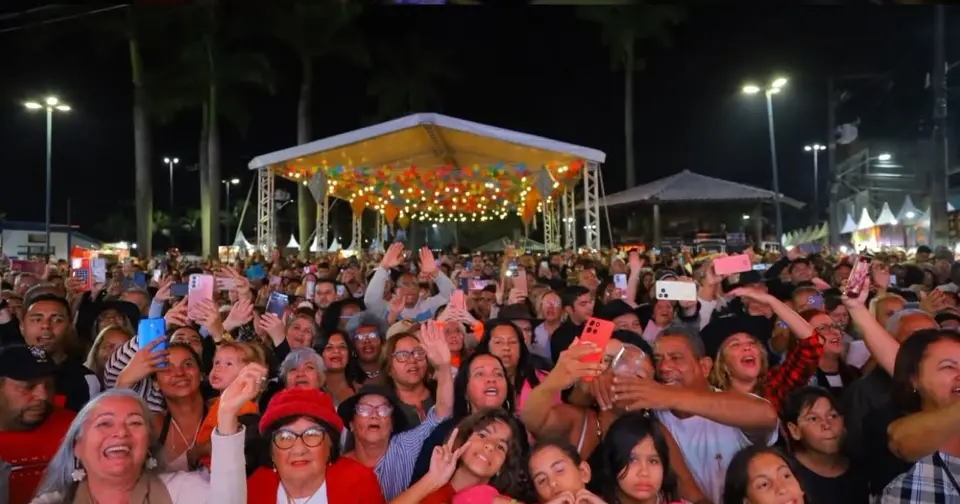 Público lotou a Praça Padre Luiz Quatropanni