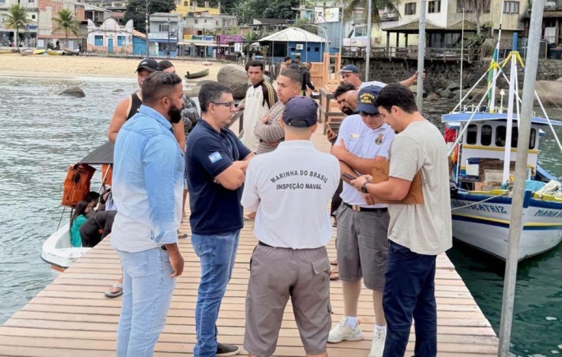 Equipes da Prefeitura de Mangaratiba e da Marinha do Brasil