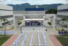 Militares da Marinha participam de solenidade no Complexo Naval de Itaguaí, durante programação comemorativa