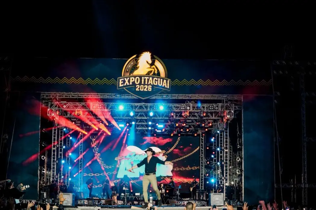 Natanzinho Lima levou milhares de fãs ao Palco Laiá