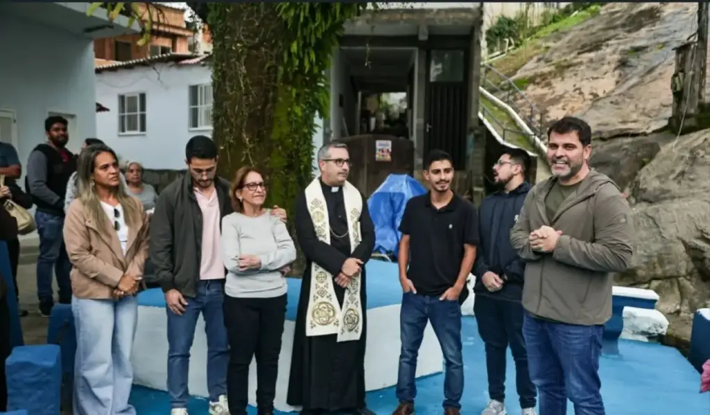O prefeito Luiz Cláudio Ribeiro, o vice-prefeito Lucas Venito, o Padre Gilson e os vereadores Daniel Vasconcellos e João Felippe
