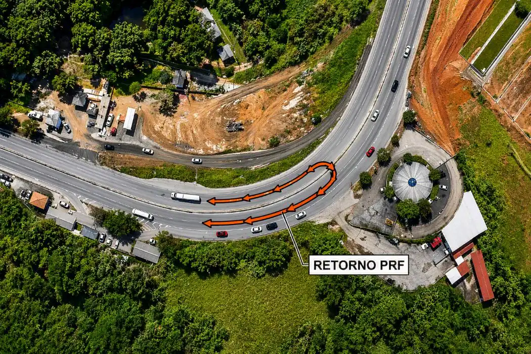 Imagem aérea mostra o retorno localizado no km 233 da Via Dutra