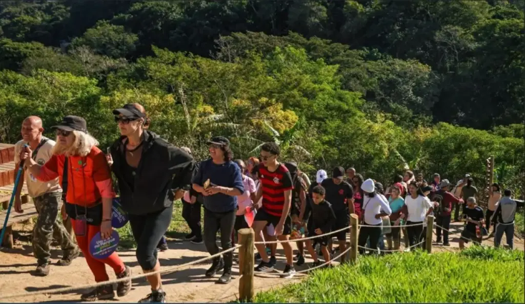 Guiados pela natureza, os participantes percorreram as trilhas do parque em uma experiência