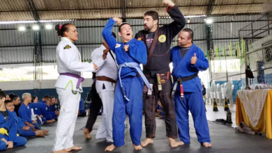 Alunos do projeto Itaguaí Ação, Esporte e Inclusão participam da programação esportiva da Expo Itaguaí 2026 com demonstrações de jiu-jítsu adaptado.