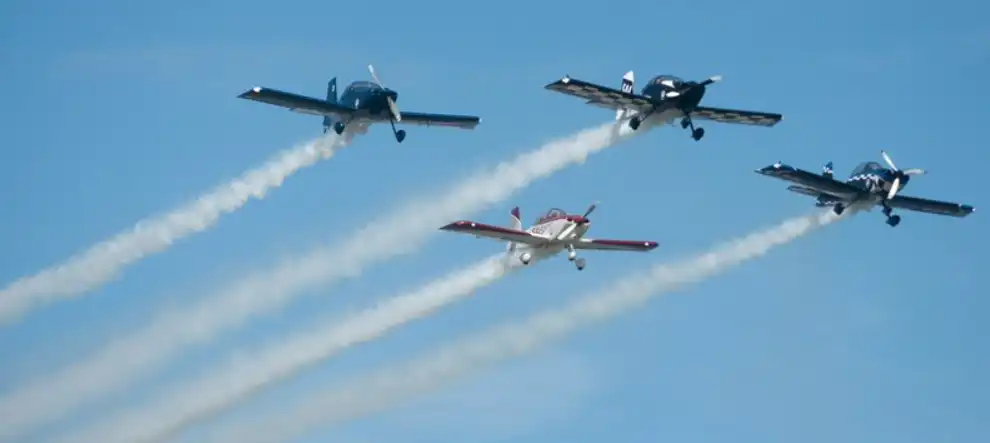 Esquadrilha CEU traz espetáculo de acrobacias aéreas no encerramento da Expo Itaguaí 2026.