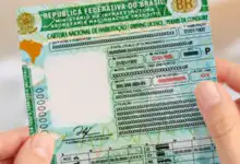 Motoristas com 60 anos ou mais podem renovar a CNH sem pagar a taxa do Detran-RJ, permanecendo apenas a obrigatoriedade do exame médico.