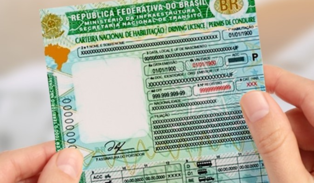 Motoristas com 60 anos ou mais podem renovar a CNH sem pagar a taxa do Detran-RJ, permanecendo apenas a obrigatoriedade do exame médico.