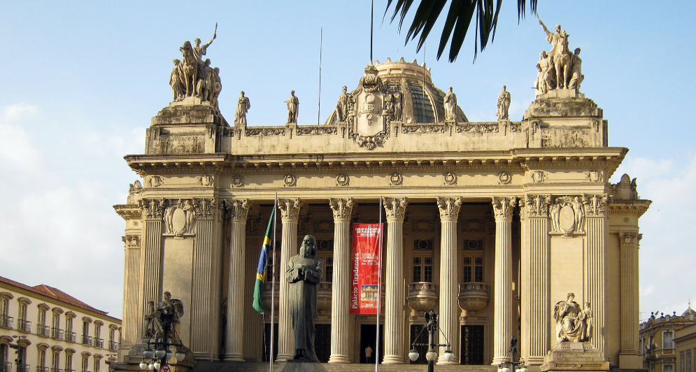 Propostas no município do Rio e na Alerj buscam reduzir os impactos sociais das apostas esportivas e restringir a publicidade das casas de bets.