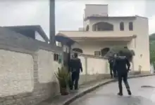 Operação Fruto do Trabalho cumpriu mandado de busca e apreensão contra investigado por aplicar golpe em idoso de 90 anos em Itaguaí.