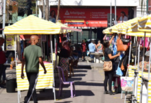 Ambulantes de Campo Grande recebem licenças e novas barracas padronizadas por meio do programa Ambulante em Harmonia.