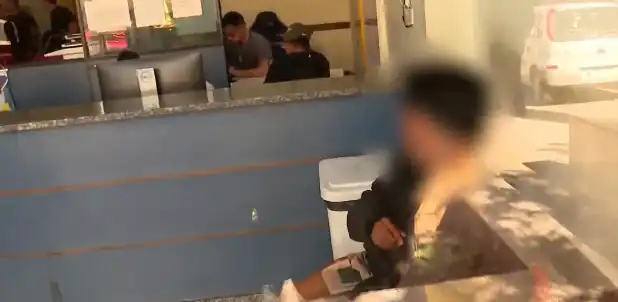 Casal suspeito de agredir uma criança de 3 anos foi reconhecido por um passageiro em um BRT e conduzido por policiais militares à 34ª DP, em Bangu, onde o caso é investigado.