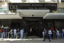 Eleitores que estiverem fora de seu domicílio eleitoral poderão solicitar o voto em trânsito até 20 de agosto.