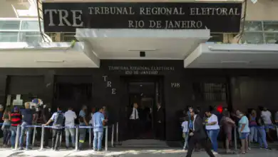 Eleitores que estiverem fora de seu domicílio eleitoral poderão solicitar o voto em trânsito até 20 de agosto.