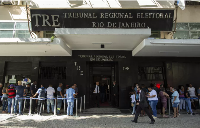 Eleitores que estiverem fora de seu domicílio eleitoral poderão solicitar o voto em trânsito até 20 de agosto.