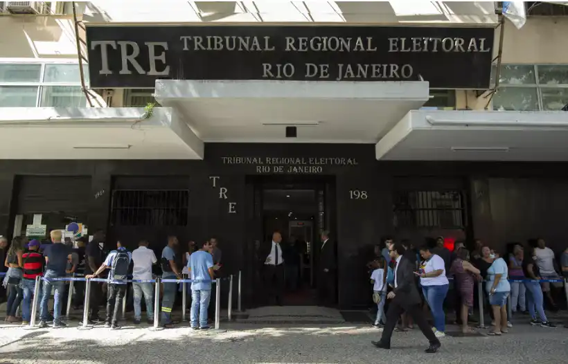 Eleitores que estiverem fora de seu domicílio eleitoral poderão solicitar o voto em trânsito até 20 de agosto.