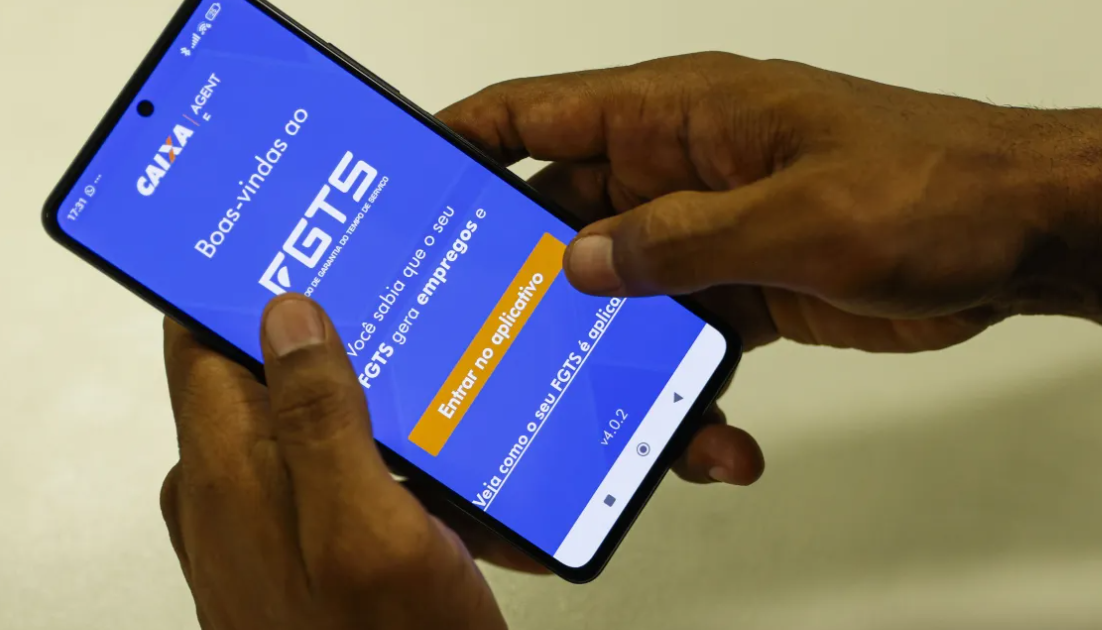 Trabalhadores com saldo no FGTS em 31 de dezembro de 2025 receberão parte do lucro do fundo até o fim de agosto.