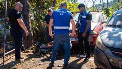 Agentes do Detran RJ, do Inea, da Polícia Militar e do Corpo de Bombeiros participaram da operação realizada em Santa Cruz.