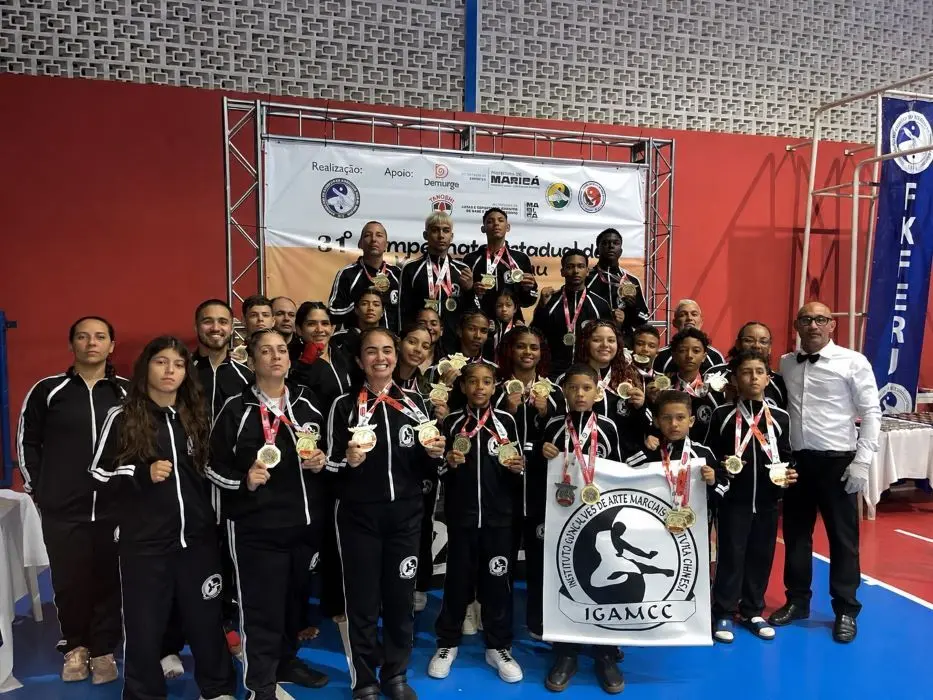 A equipe do Instituto Gonçalves celebra o título de Campeã Estadual de Kung-fu Wushu 2026