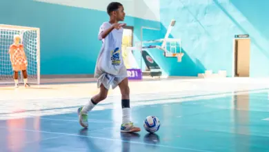 Aluno em quadra do futsal masculino