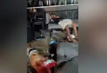 Os corpos dos homens ficaram expostos no deque da casa