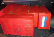 Aproximadamente 363 kg de maconha foram apreendidos pela PRF após perseguição que terminou na BR-465, em Seropédica.