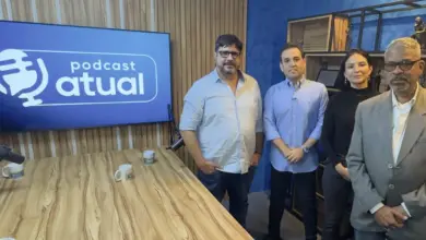 Entrevistados e entrevistadores posando lado a lado