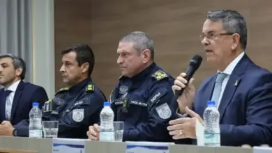 Presidente do TRE-RJ, Claudio de Mello Tavares, e o comandante-geral da PMERJ, coronel Sylvio Guerra