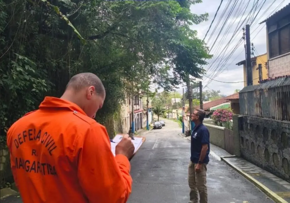 Agentes da Defesa Civil de Mangaratiba realizam vistoria preventiva