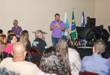 Prefeito Luiz Cláudio Ribeiro durante discurso