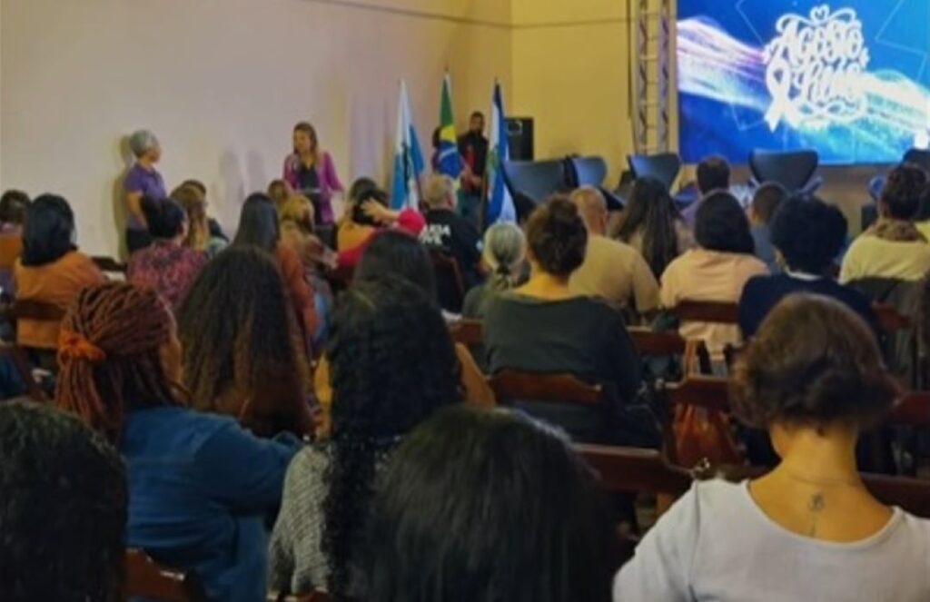 Público acompanha a programação do 2º Fórum Municipal de Enfrentamento à Violência contra a Mulher