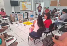 Pessoas numa reunião