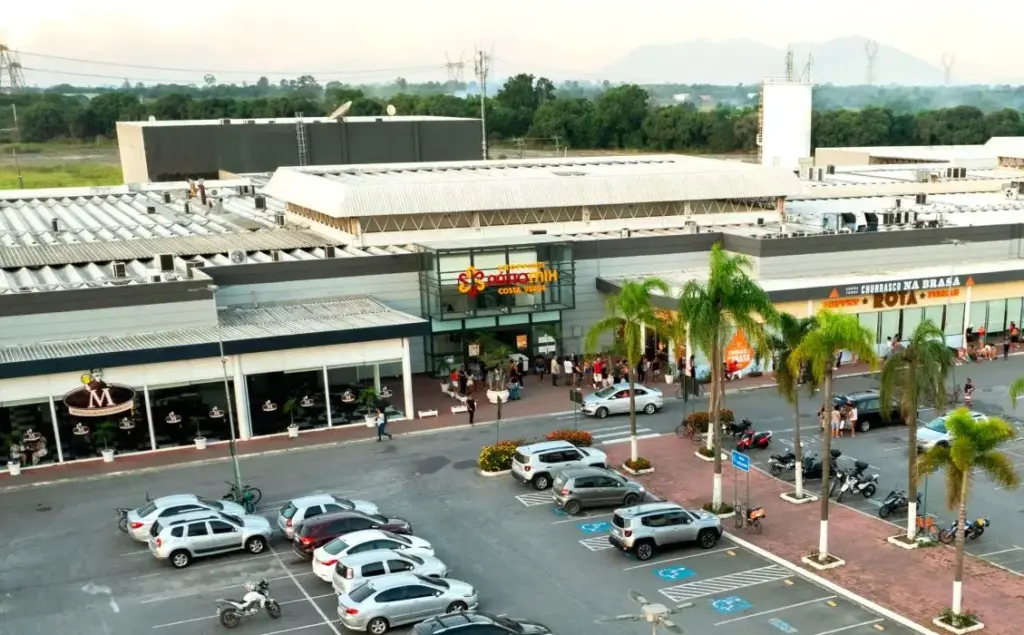 Vista aérea do Shopping Pátio Mix, em Itaguaí