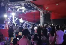 Público cantou junto com Guilherme Lemos e a banda Filhos da Revolução
