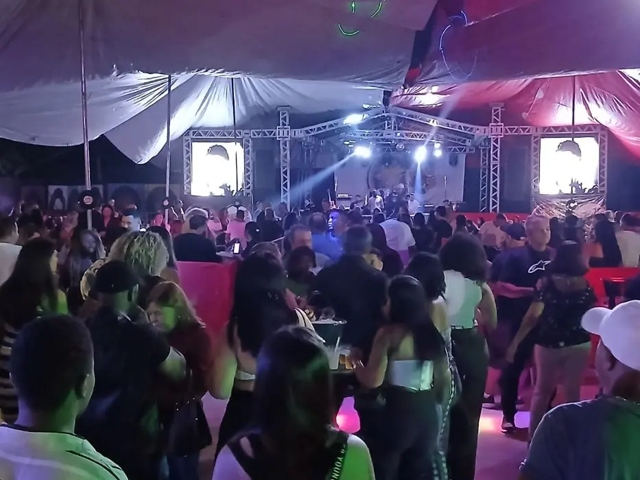 Público e DJs