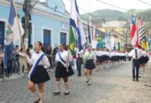 Alunos durante Cerimônia de abertura da Semana da Pátria em Managaratiba