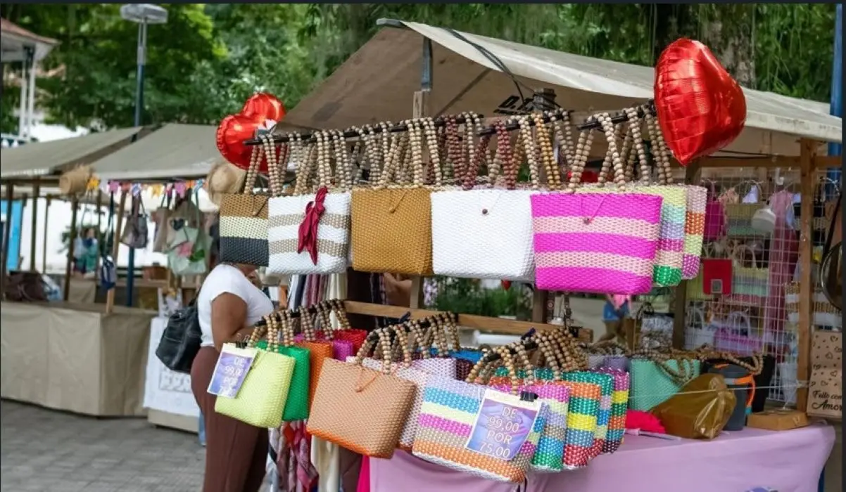 Evento reúne a feira de artesanato local EncantoArt