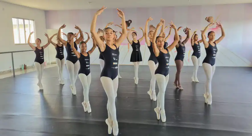 Jovens participaram nesta sexta-feira (21) da seletiva da Escola do Teatro Bolshoi no Brasil, realizada no Instituto Novos Talentos, em Santa Cruz.