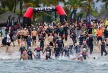 Atletas deram a largada para a primeira prova do Triton 3 Rio, a etapa de natação