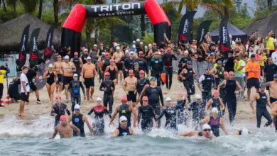 Atletas deram a largada para a primeira prova do Triton 3 Rio, a etapa de natação