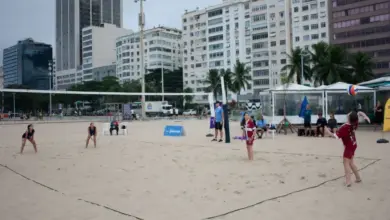 Estudantes participam das disputas de vôlei de praia