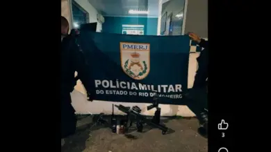 Polícia Militar apreendeu uma carabina, uma pistola, três granadas