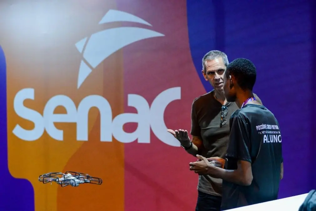 Demonstração com drone durante atividade do Senac RJ