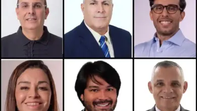 Montagem com seis retratos de candidatos à Prefeitura de Itaguaí, dispostos em duas fileiras de três pessoas. na sequência, Alexandre Valle, Dr. Helinho, Haroldinho Jesus na primeira linha e Kelaine Goulart, Luciano Mota e Marcelo Cunha na segunda.