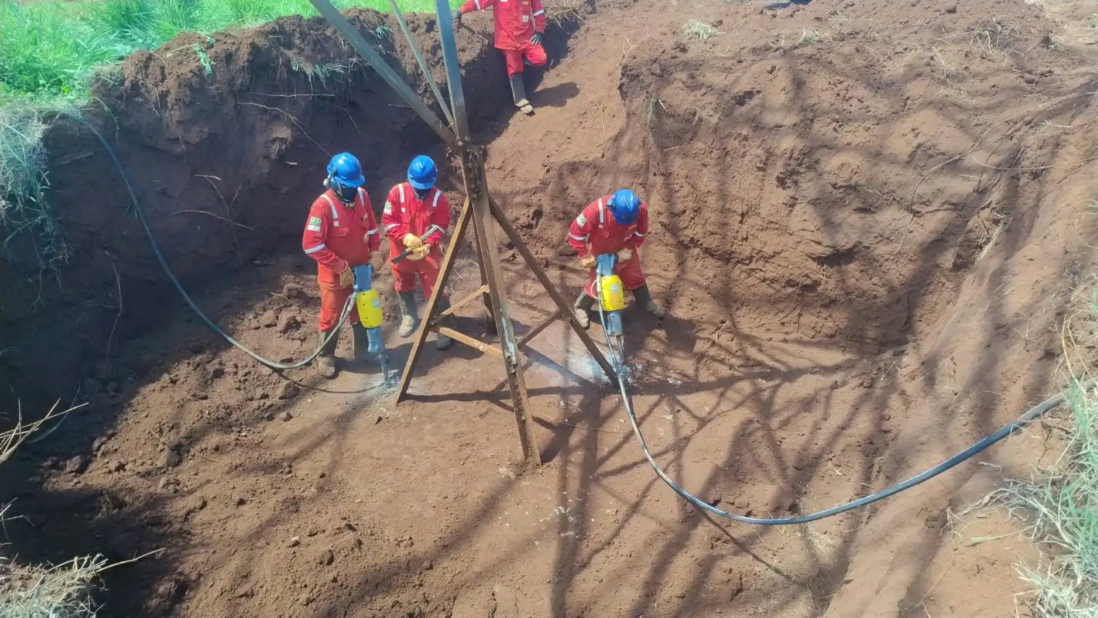 Equipe técnica da NUCLEP durante visita ao canteiro de obras da ARTRIO, em Vargem Grande do Sul (SP).