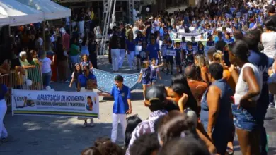 Alunos participaram do Desfile Cívico da Semana da Pátria, realizado na Praça Robert Simões