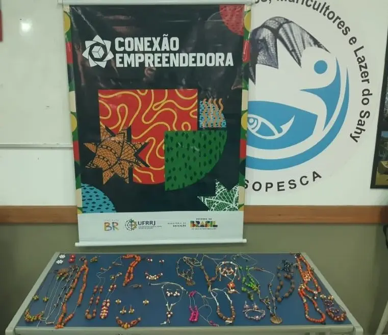 Biojóias em exposição numa bancada