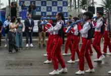 Prefeito Luiz Cláudio Ribeiro acompanhou o Desfile Cívico da primeira-dama, Marcela Ribeiro