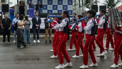 Prefeito Luiz Cláudio Ribeiro acompanhou o Desfile Cívico da primeira-dama, Marcela Ribeiro